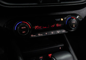 Подержанный автомобиль Kia K3 Sedan 2021 года (18 фото)