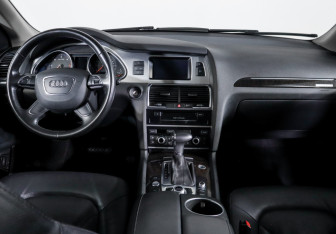 Подержанный автомобиль Audi Q7 2012 года (12 фото)