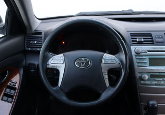 Подержанный автомобиль Toyota Camry Sedan 2008 года (14 фото)