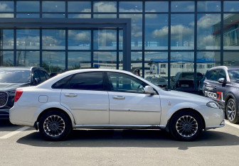 Подержанный автомобиль Daewoo Gentra Sedan 2014 года (4 фото)