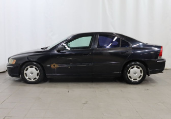 Подержанный автомобиль Volvo S60 2005 года (8 фото)
