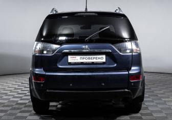 Подержанный автомобиль Mitsubishi Outlander 2008 года (6 фото)