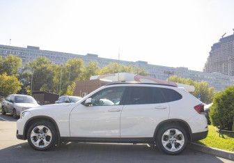 Подержанный автомобиль BMW X1 2014 года (8 фото)