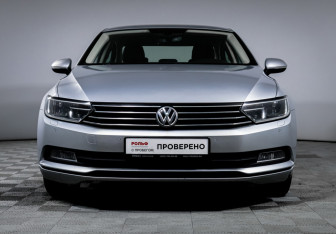 Подержанный автомобиль Volkswagen Passat Sedan 2017 года (2 фото)
