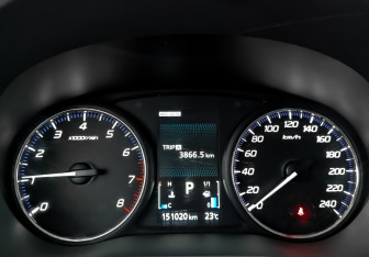 Подержанный автомобиль Mitsubishi Outlander 2017 года (16 фото)