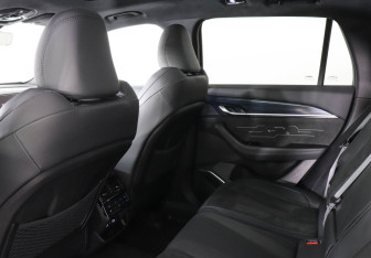 Подержанный автомобиль Geely Monjaro 2024 года (12 фото)