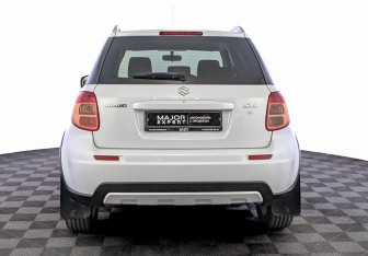 Подержанный автомобиль Suzuki SX4 Hatchback 2013 года (6 фото)