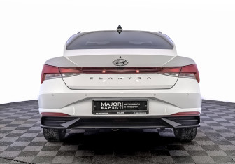 Подержанный автомобиль Hyundai Elantra Sedan 2021 года (6 фото)