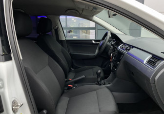 Подержанный автомобиль Skoda Rapid Liftback 2017 года (17 фото)