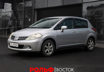 Подержанный автомобиль Nissan Tiida Hatchback 2010 года (1 фото)