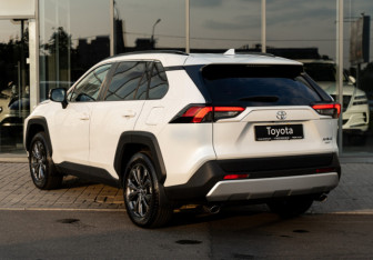Новый Toyota RAV4 2025 (8 фото)