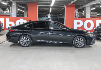 Подержанный автомобиль Lexus ES 2020 года (4 фото)