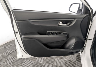 Подержанный автомобиль Kia Rio Sedan 2021 года (19 фото)