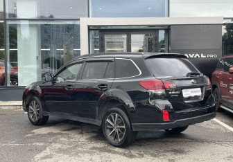 Подержанный автомобиль Subaru Legacy Wagon 2011 года (7 фото)