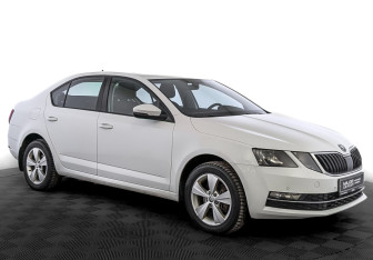 Подержанный автомобиль Skoda Octavia Liftback 2019 года (3 фото)