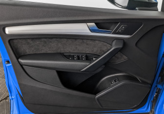 Подержанный автомобиль Audi SQ5 2019 года (20 фото)