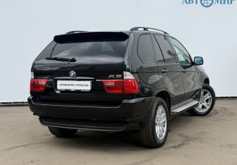 Подержанный автомобиль BMW X5 2005 года (5 фото)