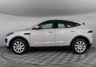 Подержанный автомобиль Jaguar E-Pace 2018 года (8 фото)