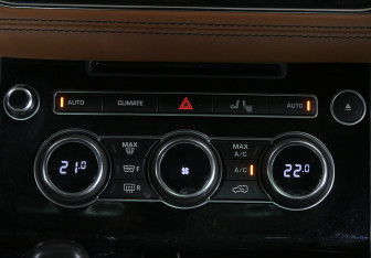 Подержанный автомобиль Land Rover Range Rover Sport 2015 года (18 фото)