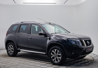 Подержанный автомобиль Nissan Terrano 2016 года (7 фото)