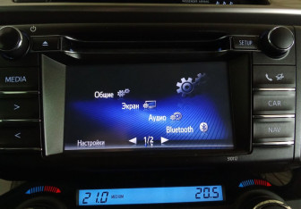 Подержанный автомобиль Toyota RAV4 2015 года (14 фото)