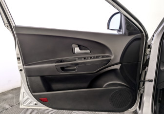 Подержанный автомобиль Kia Ceed Hatchback 2009 года (19 фото)