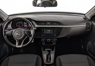 Подержанный автомобиль Kia Rio Hatchback 2021 года (13 фото)