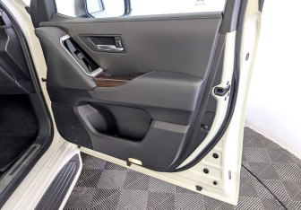 Подержанный автомобиль Toyota Land Cruiser Suv 2022 года (26 фото)