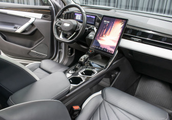 Подержанный автомобиль Geely Atlas 2024 года (12 фото)