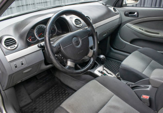 Подержанный автомобиль Chevrolet Lacetti Wagon 2009 года (14 фото)