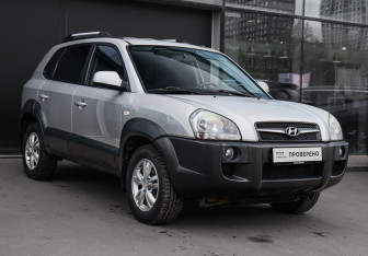 Подержанный автомобиль Hyundai Tucson 2008 года (3 фото)