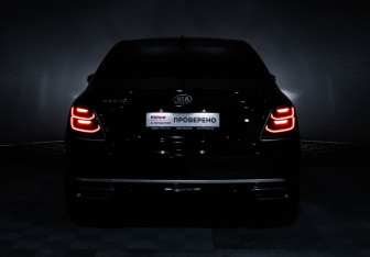 Подержанный автомобиль Kia K900 2019 года (17 фото)