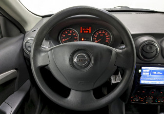 Подержанный автомобиль Nissan Almera Sedan 2015 года (23 фото)