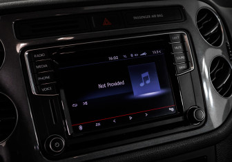 Подержанный автомобиль Volkswagen Tiguan 2016 года (18 фото)