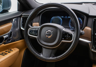 Подержанный автомобиль Volvo S90 2019 года (15 фото)