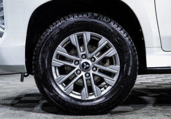 Подержанный автомобиль Mitsubishi Pajero Sport 2021 года (15 фото)