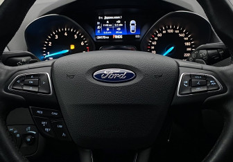 Подержанный автомобиль Ford Kuga 2018 года (15 фото)