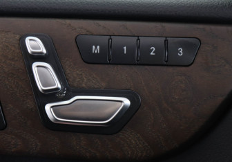 Подержанный автомобиль Mercedes-Benz GLE 2016 года (16 фото)