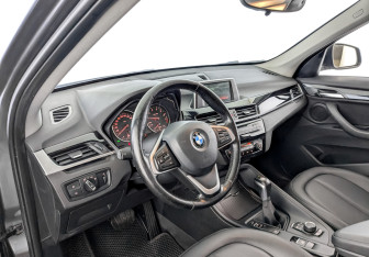 Подержанный автомобиль BMW X1 2017 года (16 фото)