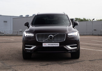 Подержанный автомобиль Volvo XC90 2021 года (3 фото)