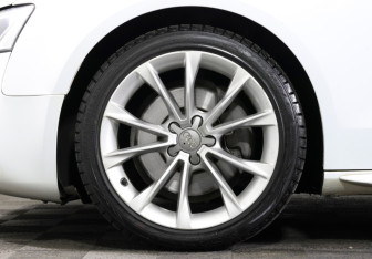 Подержанный автомобиль Audi A5 Coupe 2013 года (26 фото)