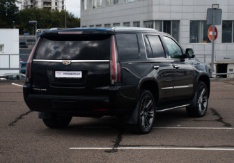 Подержанный автомобиль Cadillac Escalade Suv 2016 года (5 фото)