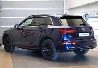 Подержанный автомобиль Audi Q5 2020 года (6 фото)