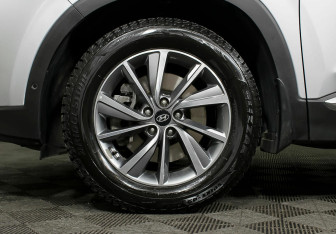 Подержанный автомобиль Hyundai Santa Fe 2019 года (8 фото)