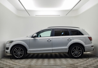 Подержанный автомобиль Audi Q7 2013 года (8 фото)