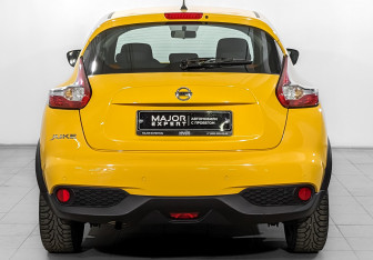 Подержанный автомобиль Nissan Juke 2015 года (6 фото)