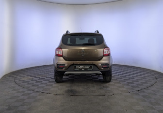 Подержанный автомобиль Renault Sandero 2021 года (6 фото)