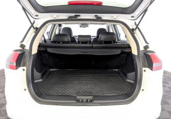 Подержанный автомобиль Geely Atlas 2019 года (10 фото)