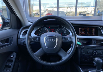 Подержанный автомобиль Audi A4 Sedan 2010 года (14 фото)