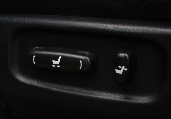 Подержанный автомобиль Lexus RX 2005 года (17 фото)